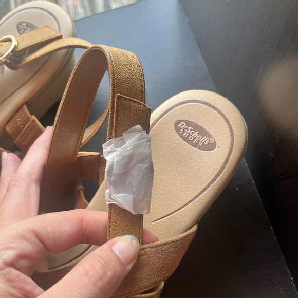 Tan low wedge Dr Scholl’s sandals NWOT - Picture 5 of 10